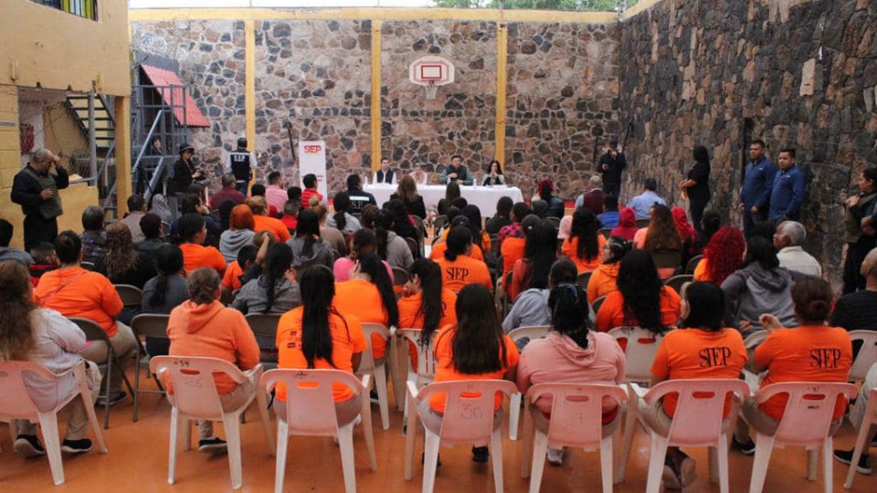Hijos e hijas de mujeres en el Cereso de Ciudad Obregón reciben becas del programa Sonora de Oportunidades